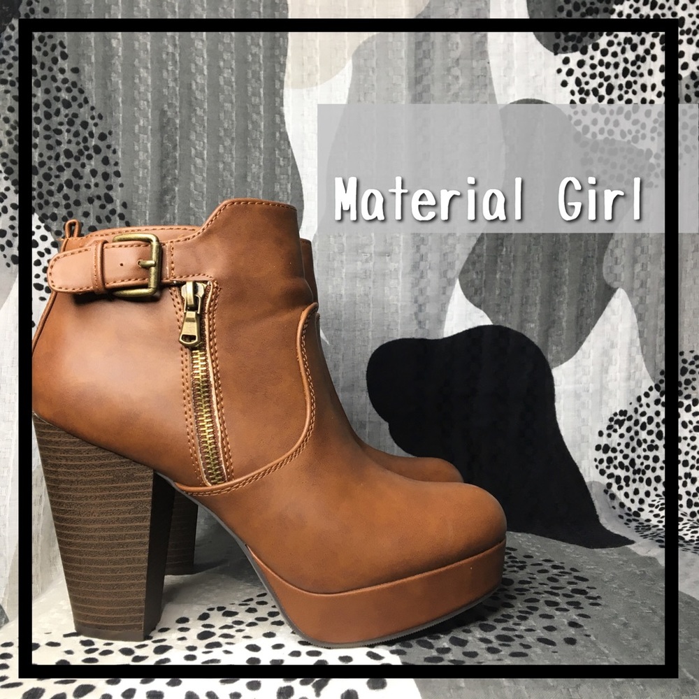 MATERIAL GIRL • Mraelyn Platform Boots